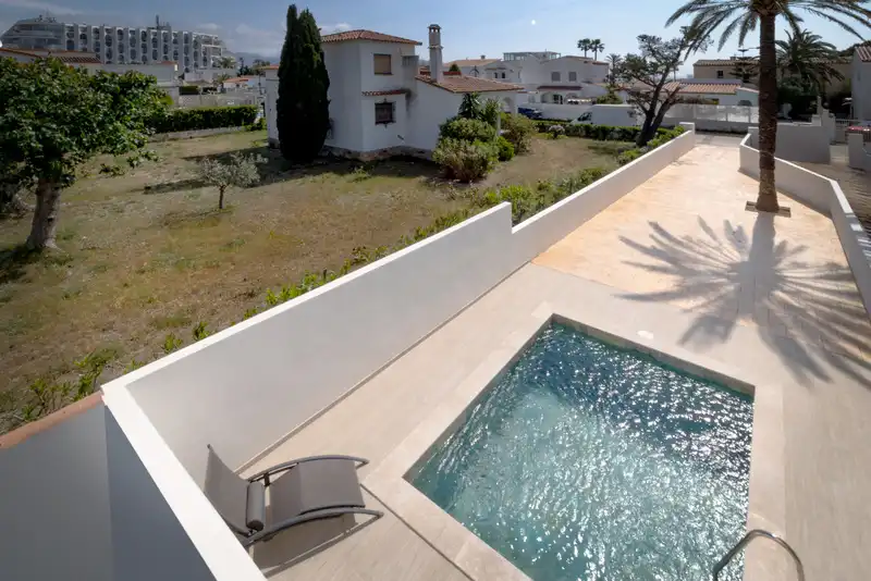 Swimming pool of Attic for sale in Empuriabrava  with Air Conditioner, Heating and Private garden