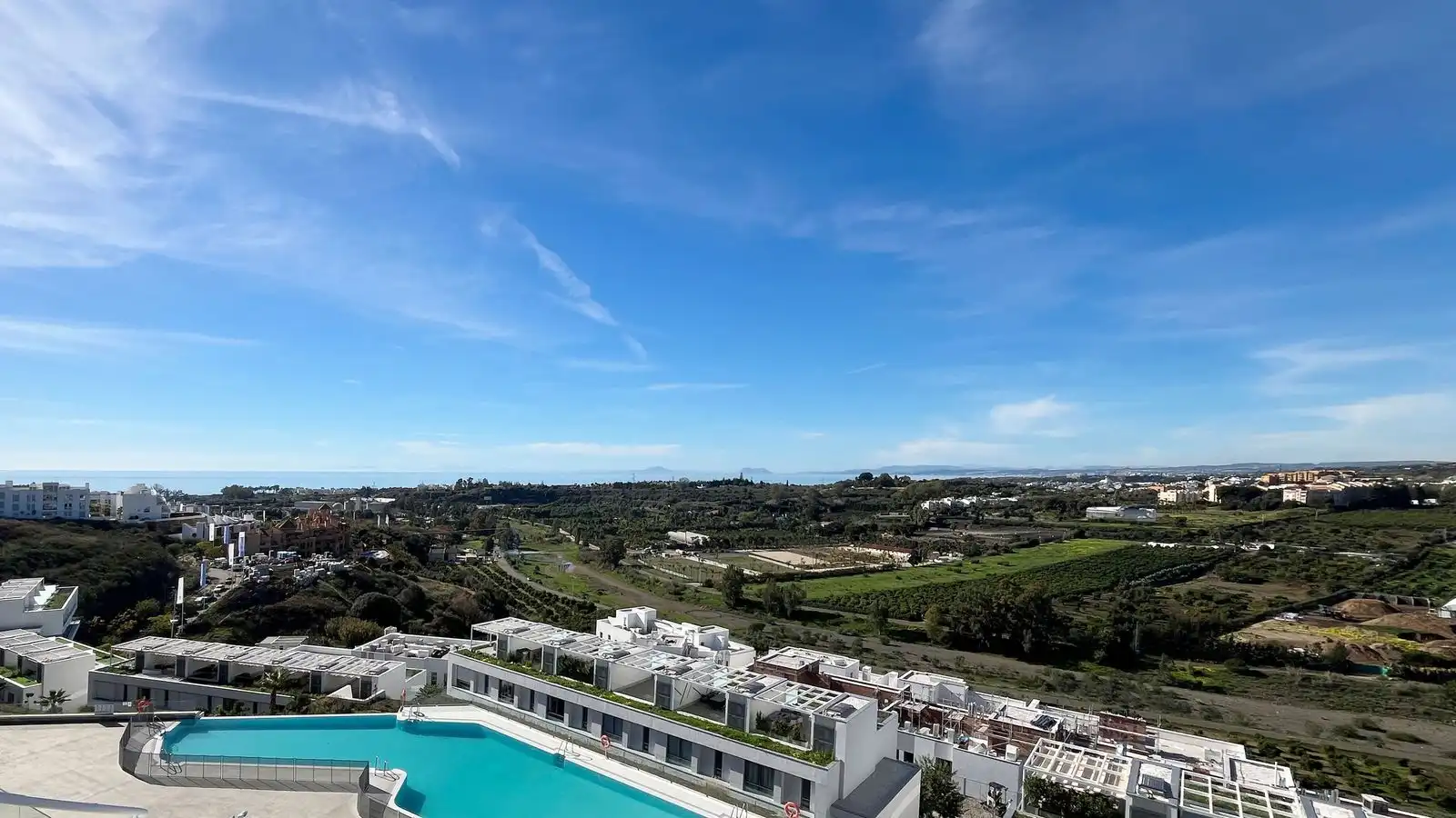 Vista exterior de Ático en venta en Estepona con Aire acondicionado, Terraza y Trastero