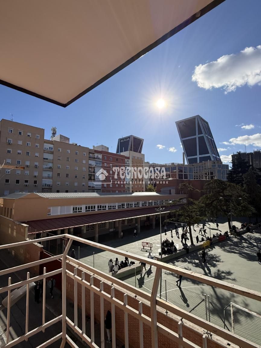 Vista exterior de Piso en venta en  Madrid Capital con Terraza y Balcón