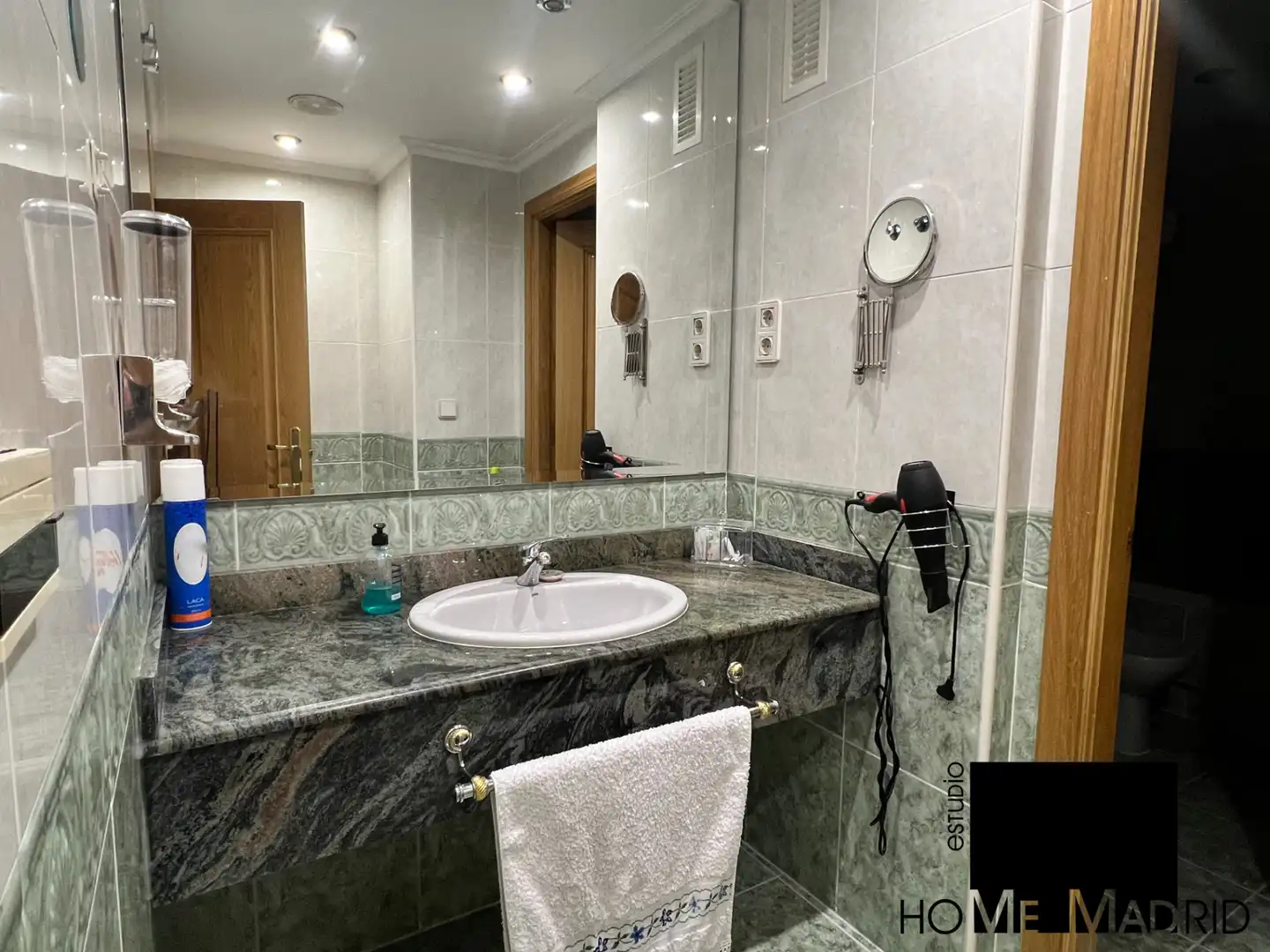 Bathroom of Flat for sale in Palencia  with Heating, Parquet flooring and Storage room