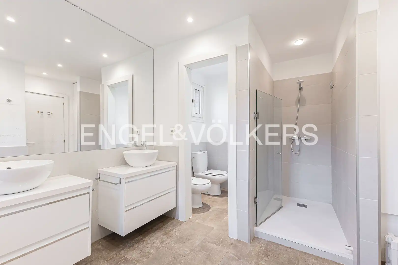 Baño de Casa o chalet de alquiler en Barcelona con Aire acondicionado, Calefacción y Jardín privado