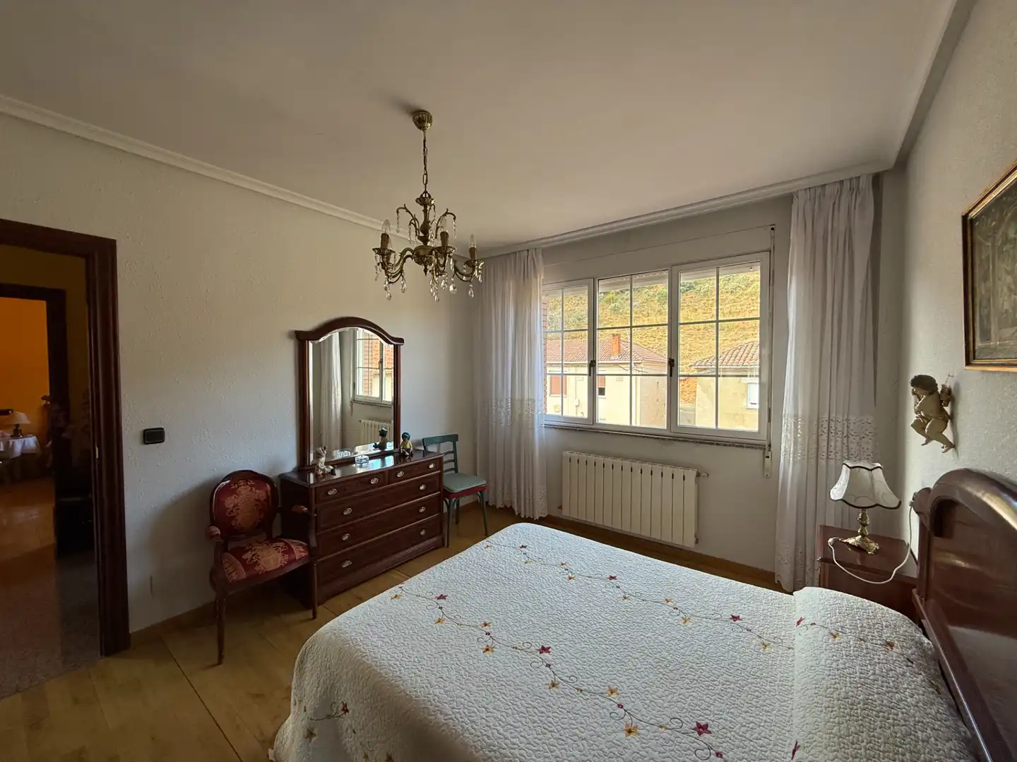 Dormitori de Casa o xalet en venda en Llamas de la Ribera amb Calefacció, Jardí privat i Parquet