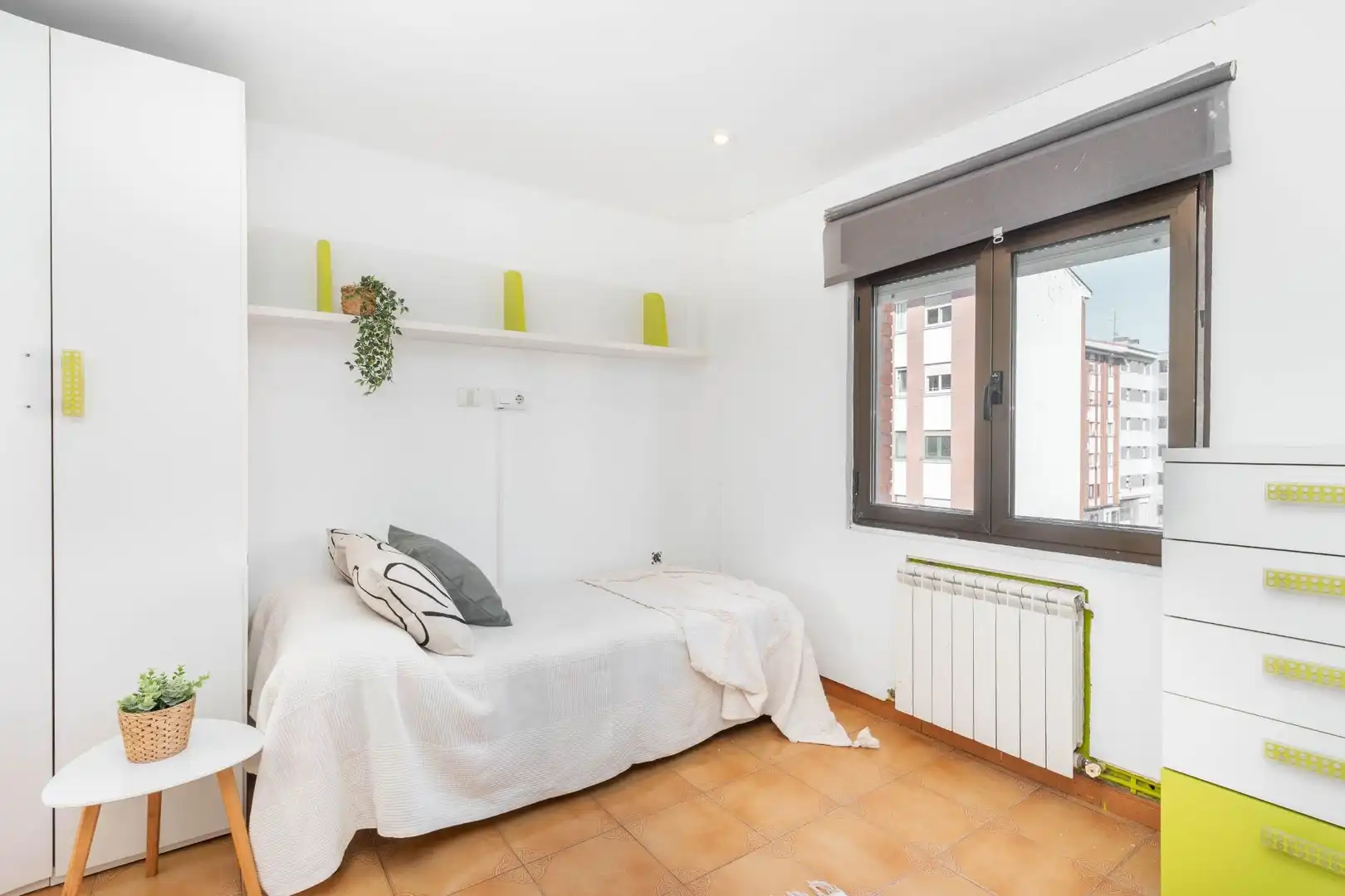 Habitación de Piso en venta en Avilés con Calefacción