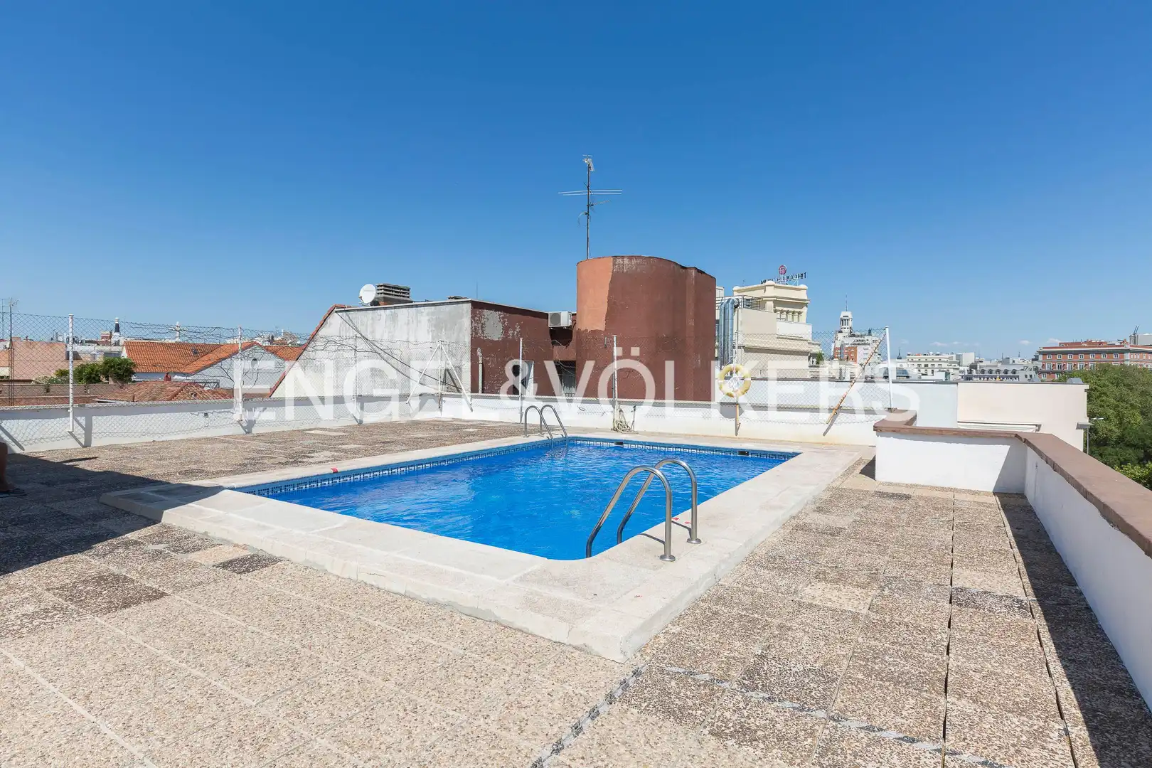 Swimming pool of Flat for rent in Madrid  with Air Conditioner, Heating and Parquet flooring