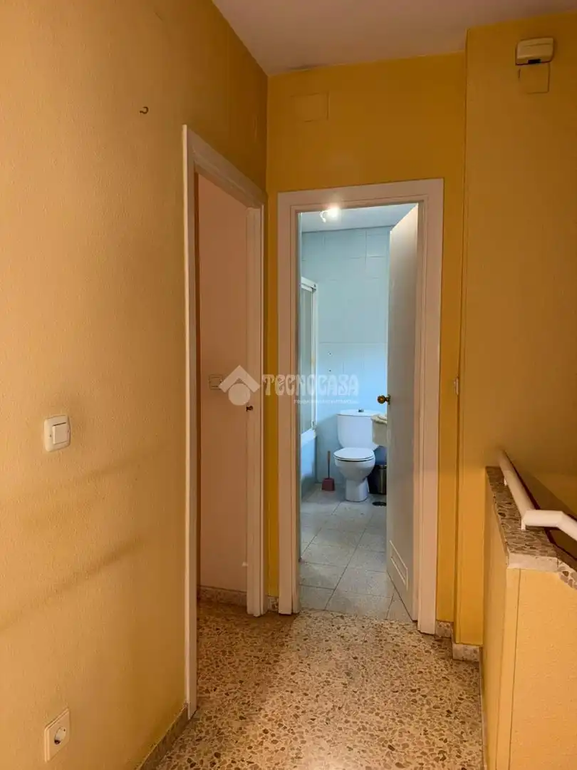 Baño de Casa adosada en venta en Sevilla con Aire acondicionado y Alarma