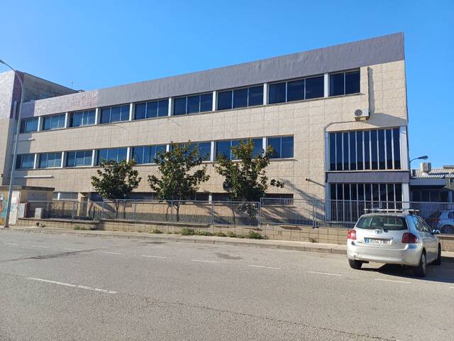 Oficina en Alquiler en Garrtoxa en Sud - Zona Industrial