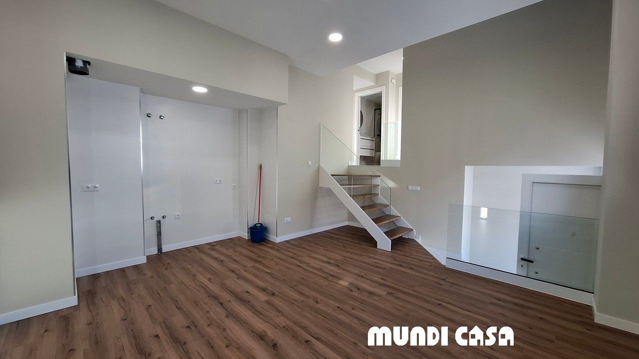 Dúplex en venta en CUESTA ESPIÑEIRO-CIMADEVILA