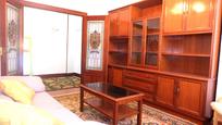 Sala d'estar de Pis en venda en Basauri  amb Calefacció i Balcó