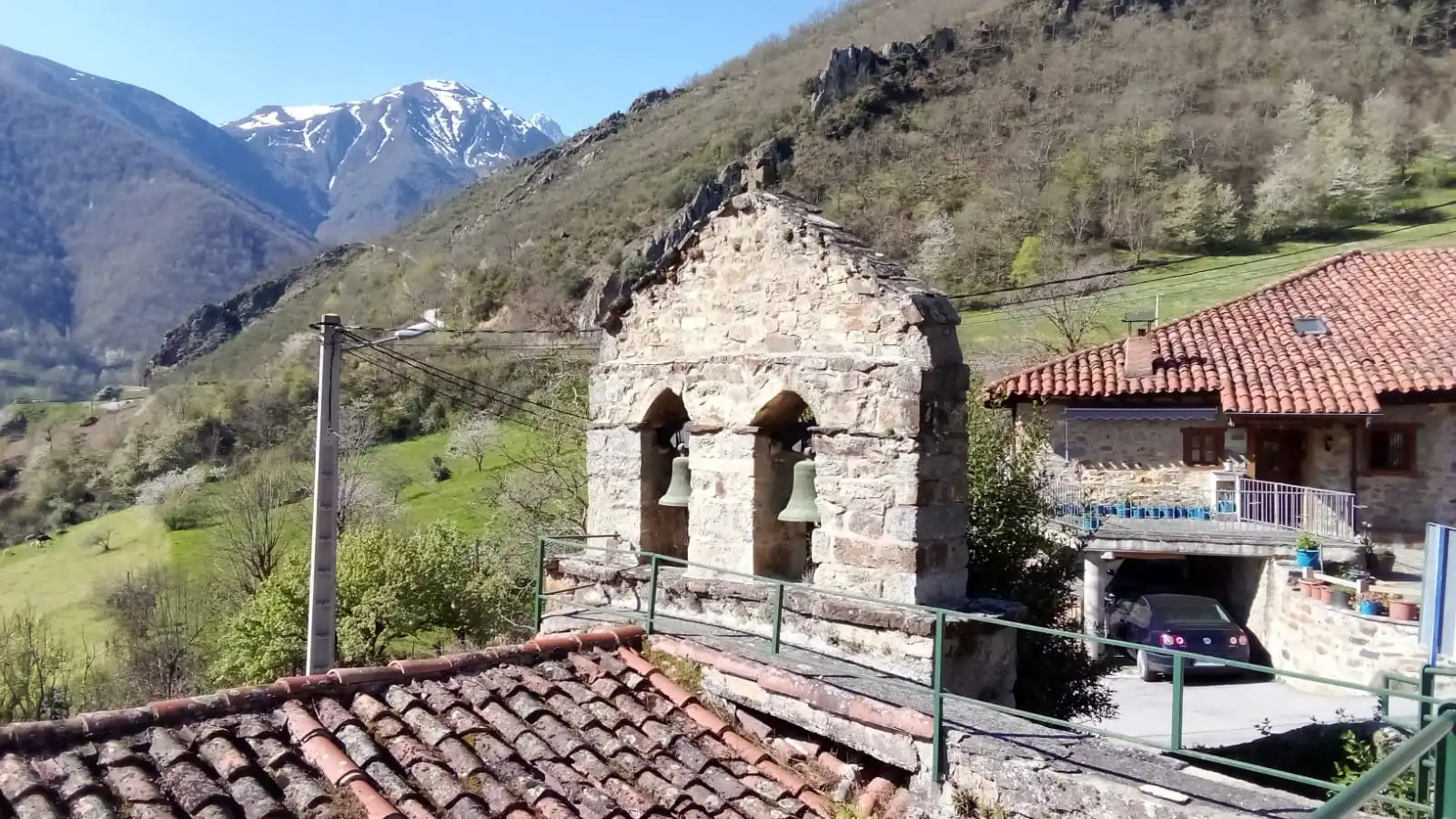 Vista exterior de Casa adosada en venta en Vega de Liébana con Terraza
