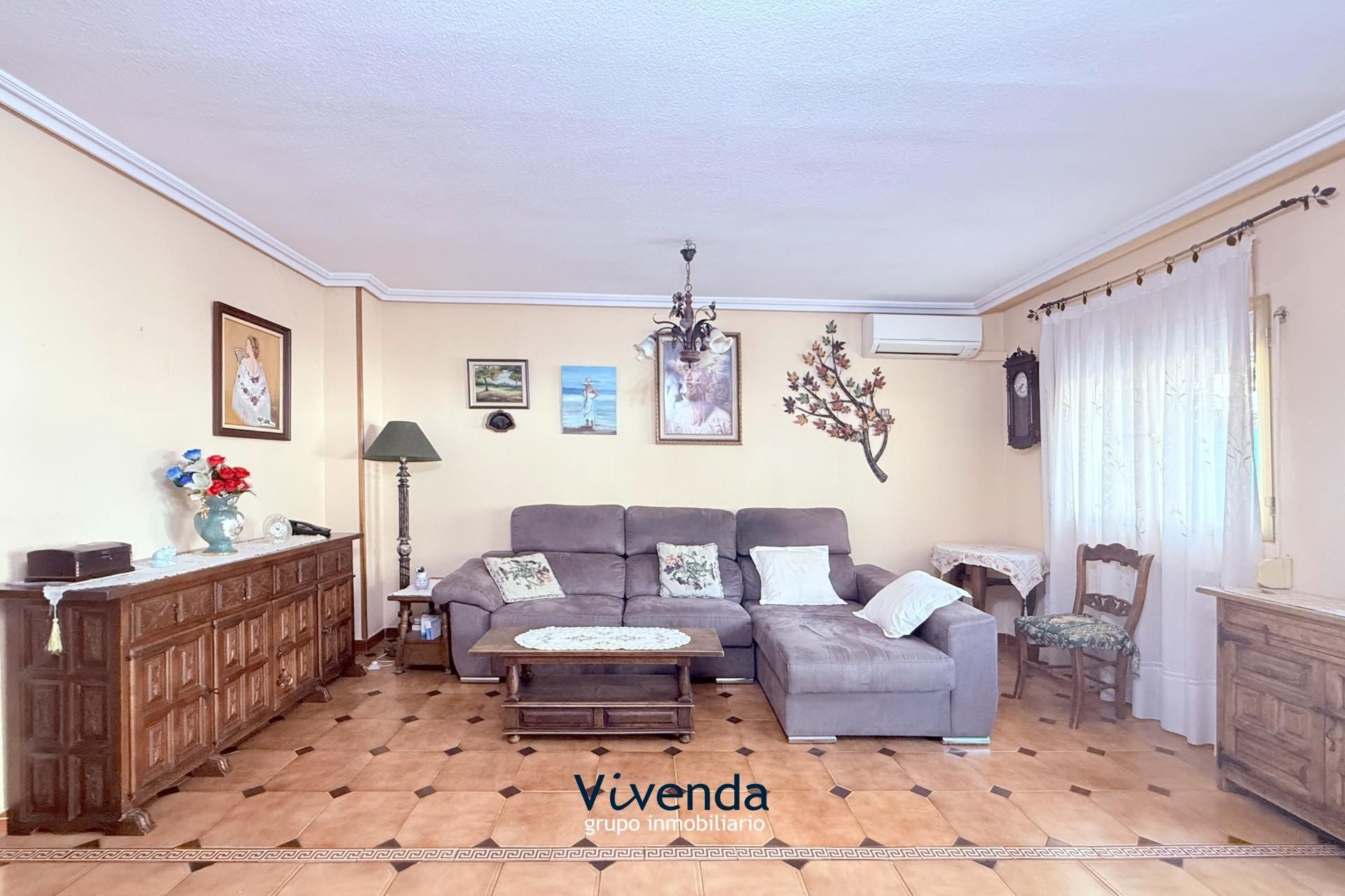 Living room of Single-family semi-detached for sale in Fuenlabrada  with Heating, Private garden and Terrace