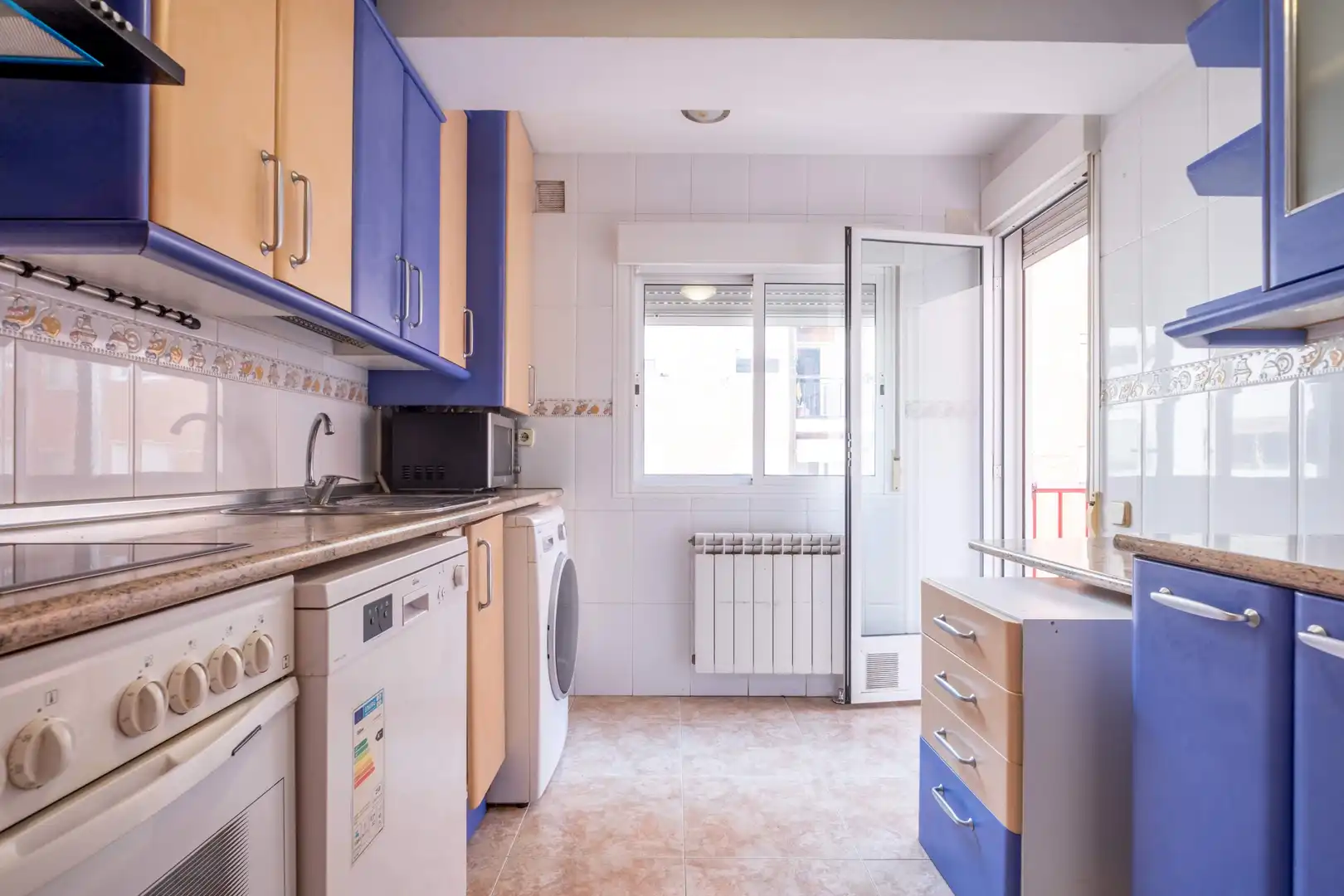 Kitchen of Flat for sale in Zaragoza  with Air Conditioner, Heating and Parquet flooring