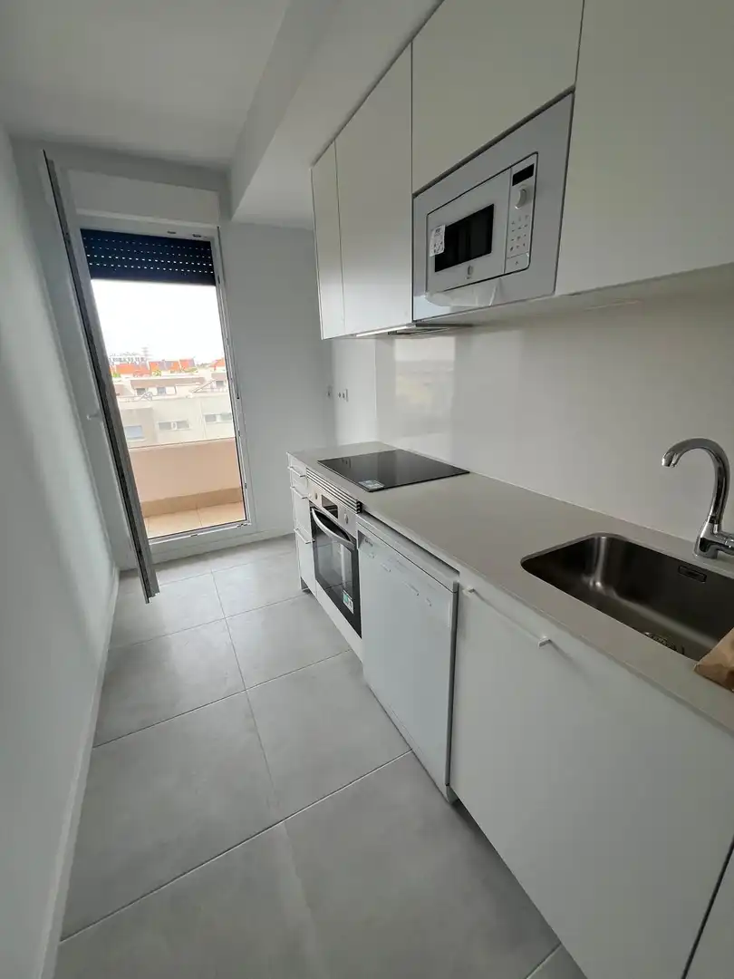 Appartamento con terrazza in affitto a Entrenúcleos, imagen 13