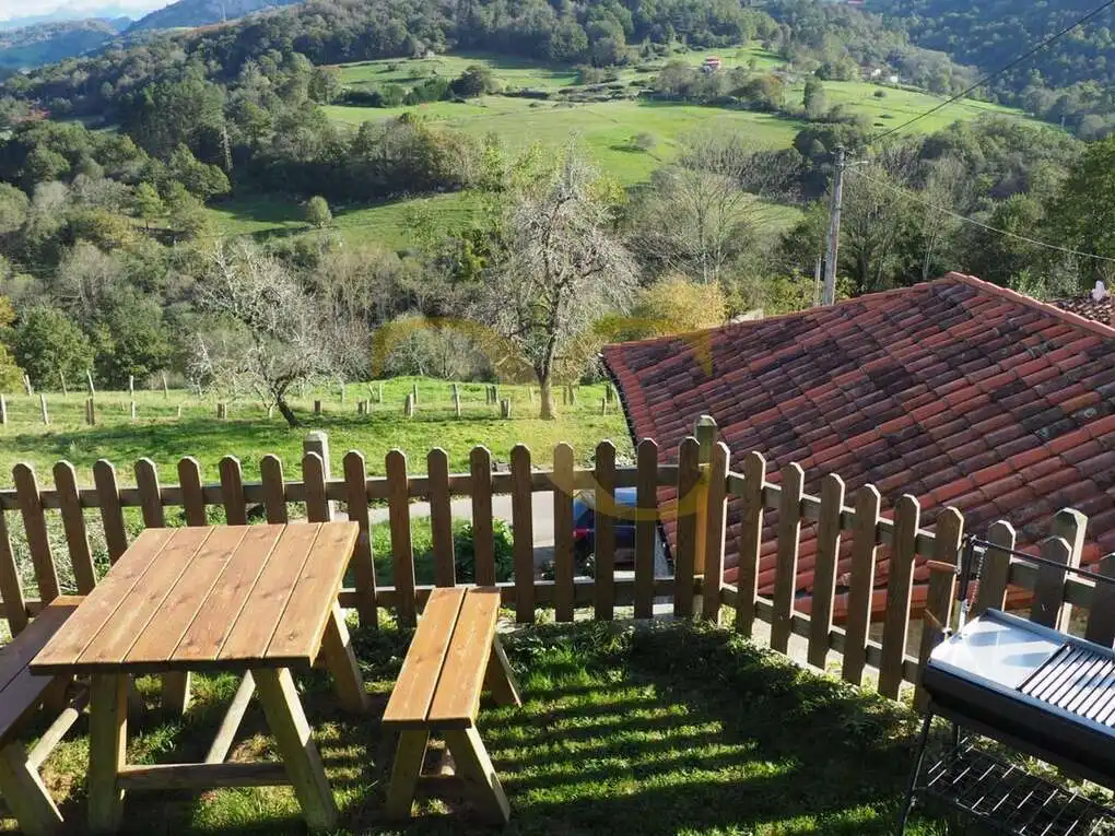 Terrassa de Casa o xalet en venda en Cangas de Onís amb Calefacció, Jardí privat i Terrassa