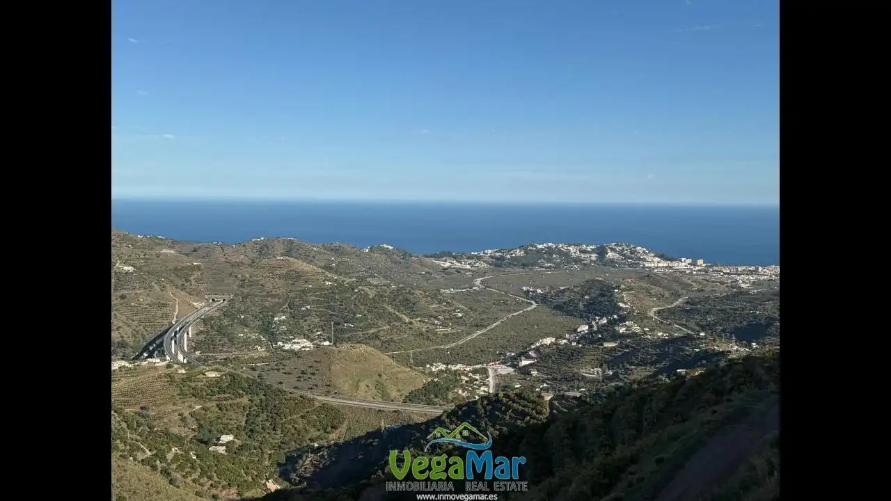 Vista exterior de Finca rústica en venda en Almuñécar amb Terrassa i Piscina