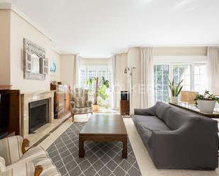 Living room of Single-family semi-detached for sale in  Madrid Capital  with Air Conditioner, Heating and Private garden