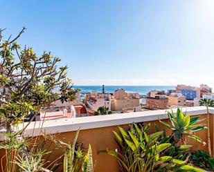 Vista exterior de Àtic en venda en Roquetas de Mar amb Aire condicionat, Terrassa i Traster