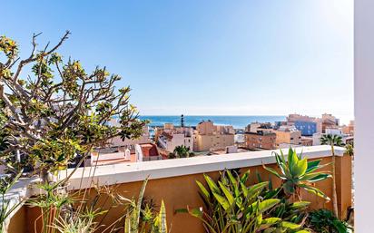 Vista exterior de Àtic en venda en Roquetas de Mar amb Aire condicionat, Terrassa i Traster