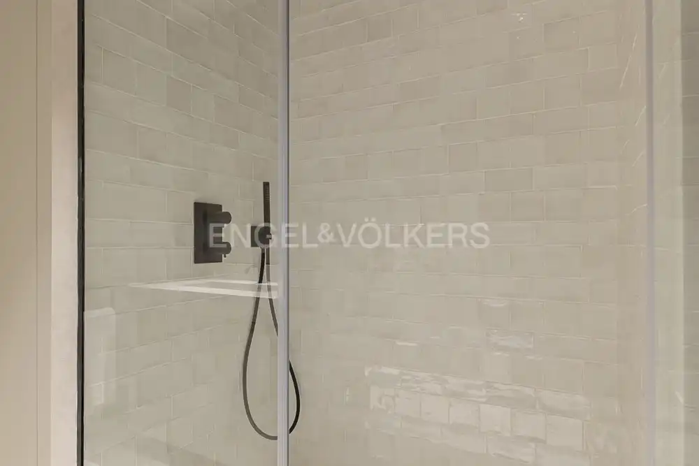 Bathroom of Flat for rent in Madrid  with Air Conditioner, Heating and Furnished