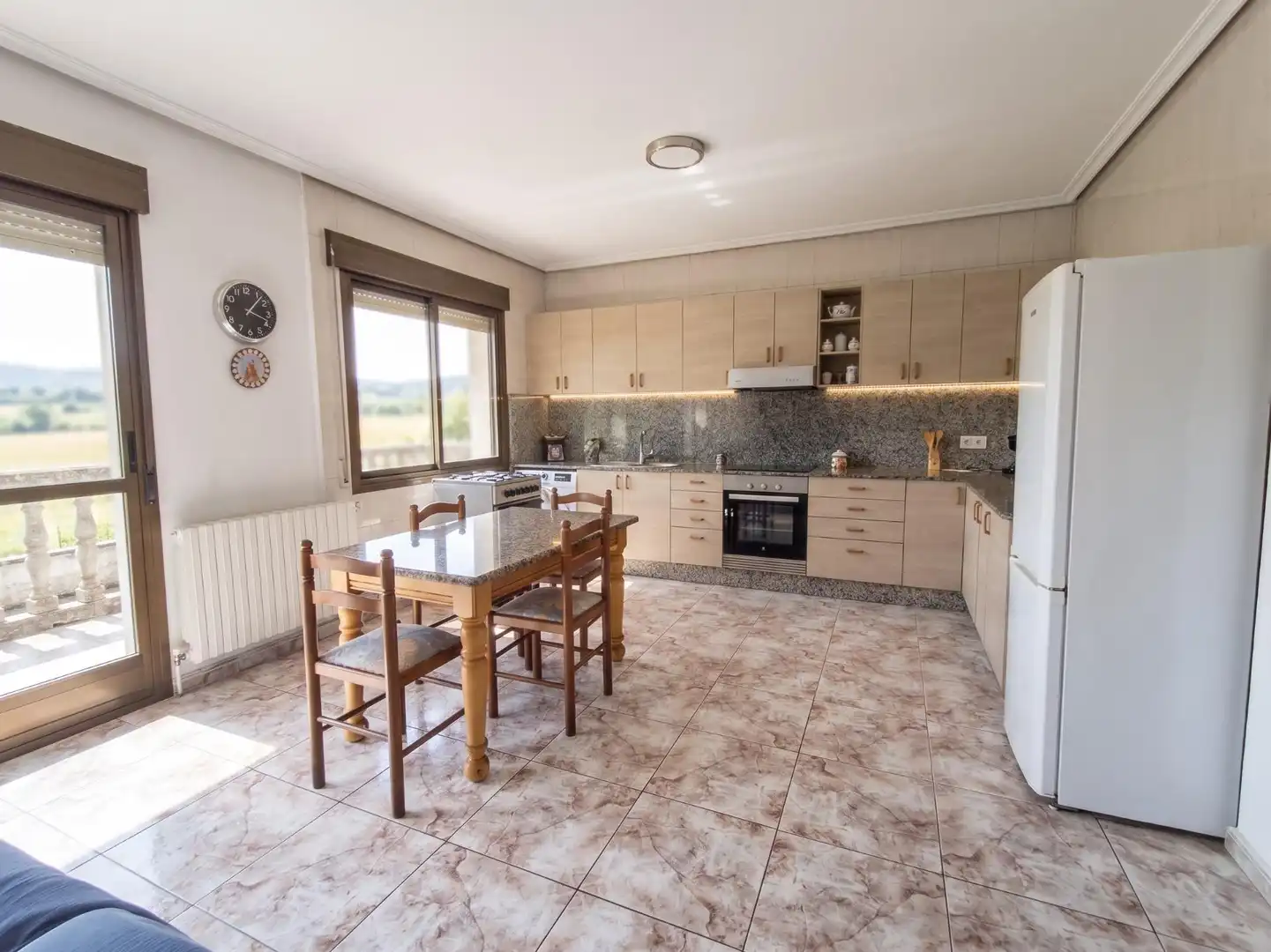 Cocina de Casa o chalet en venta en Ourense Capital  con Calefacción, Jardín privado y Terraza