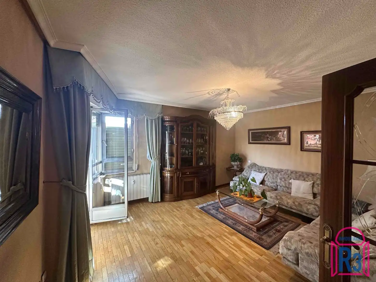 Sala de estar de Piso en venta en León Capital  con Calefacción y Terraza