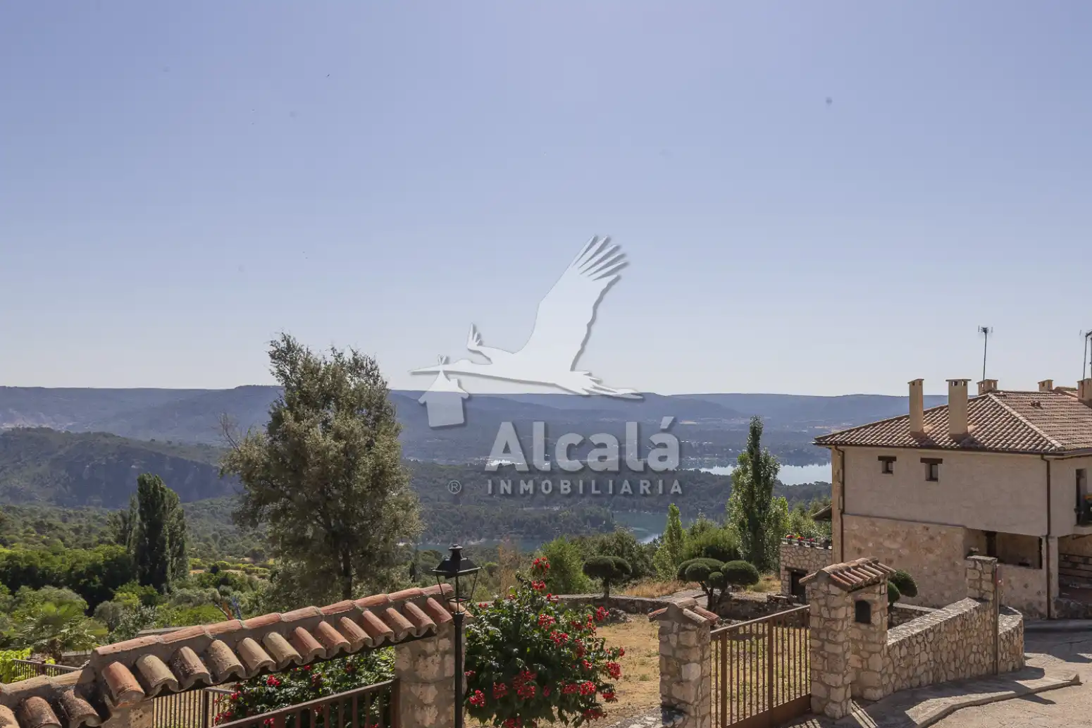 Casa adosada en venda en Alocén amb Calefacció