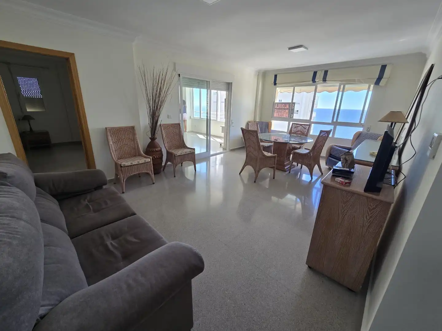 Appartement compact avec piscine à louer à Playa de Poniente
