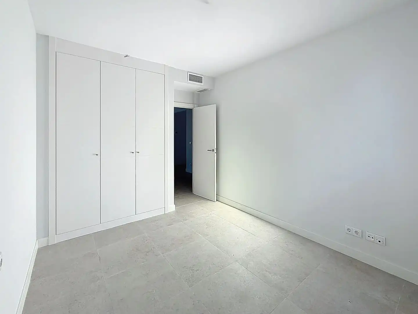 Apartamento con piscina en venta en Calle Eslovenia 5, imagen 24