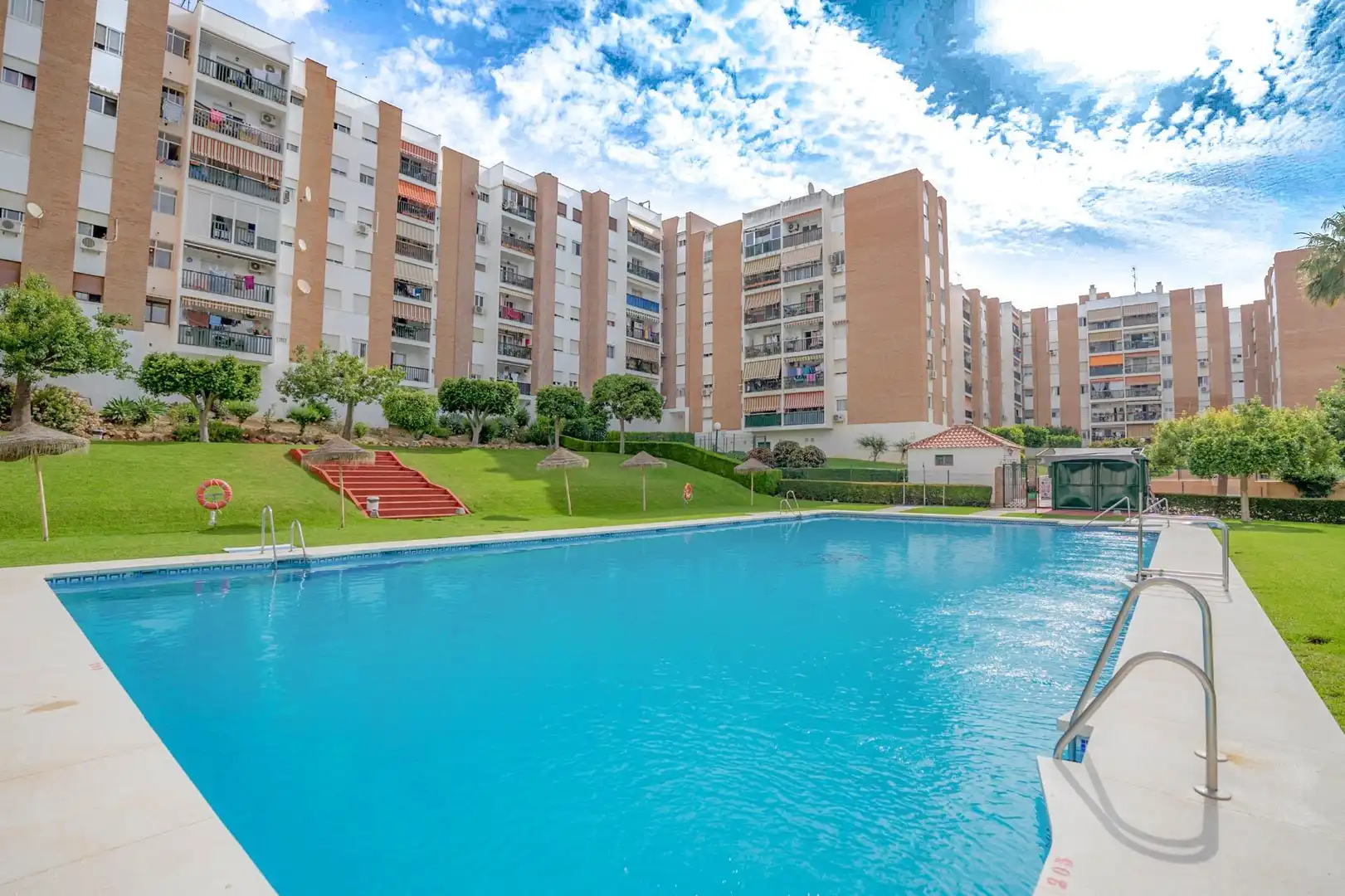 Piscina de Piso en venta en Benalmádena con Aire acondicionado, Jardín privado y Terraza