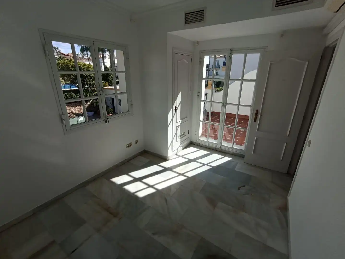 Terraced house with pool for sale in Manilva Pueblo, imagen 10