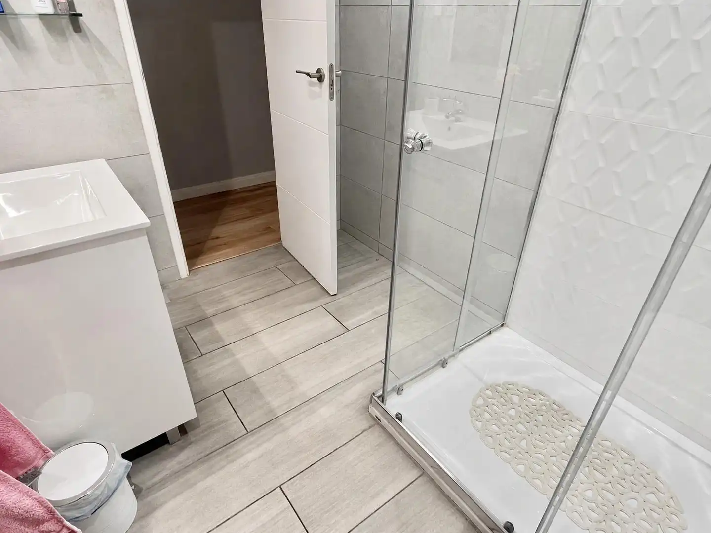 Baño de Ático en venta en Cerdanyola del Vallès con Aire acondicionado, Calefacción y Parquet