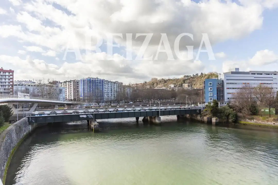 Außenansicht von Wohnung zum Verkauf in Donostia - San Sebastián  mit Heizung, Terrasse und Balkon