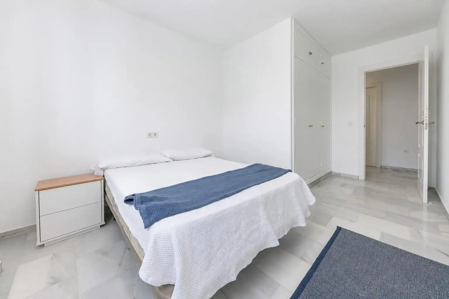 Habitación de Apartamento en venta en Fuengirola con Aire acondicionado, Terraza y Balcón