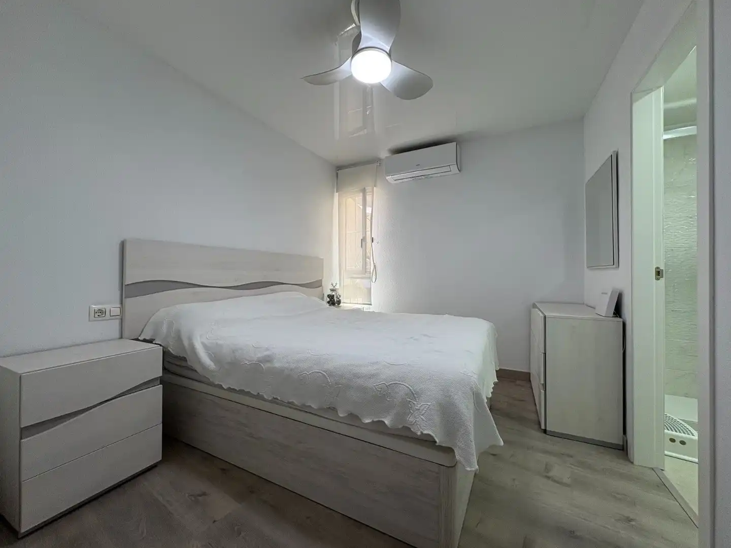 Apartamento con terraza en venta en Avenida de las Cortes Valencianas 3, imagen 5