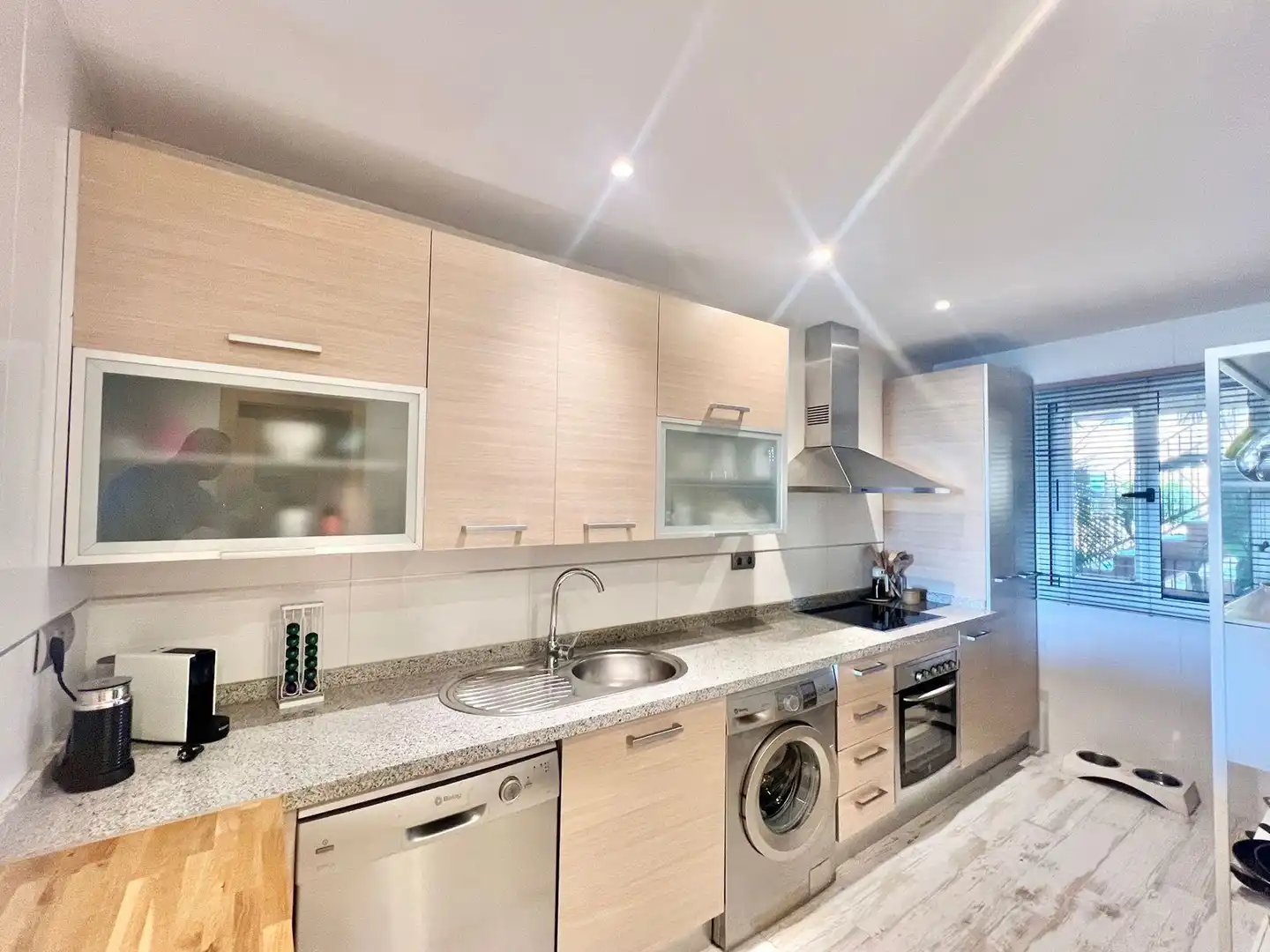Cuina de Apartament en venda en Estepona amb Moblat i Piscina comunitària
