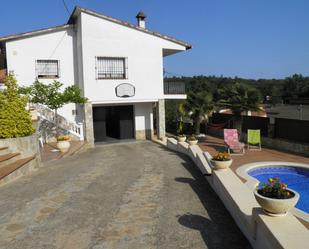 Vista exterior de Casa o xalet en venda en Vidreres amb Jardí privat, Terrassa i Traster