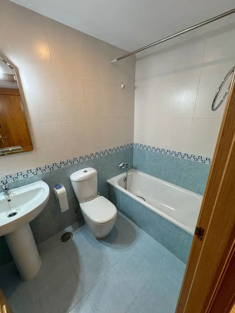 Baño de Piso en venta en Alcalá de Henares con Aire acondicionado, Calefacción y Trastero