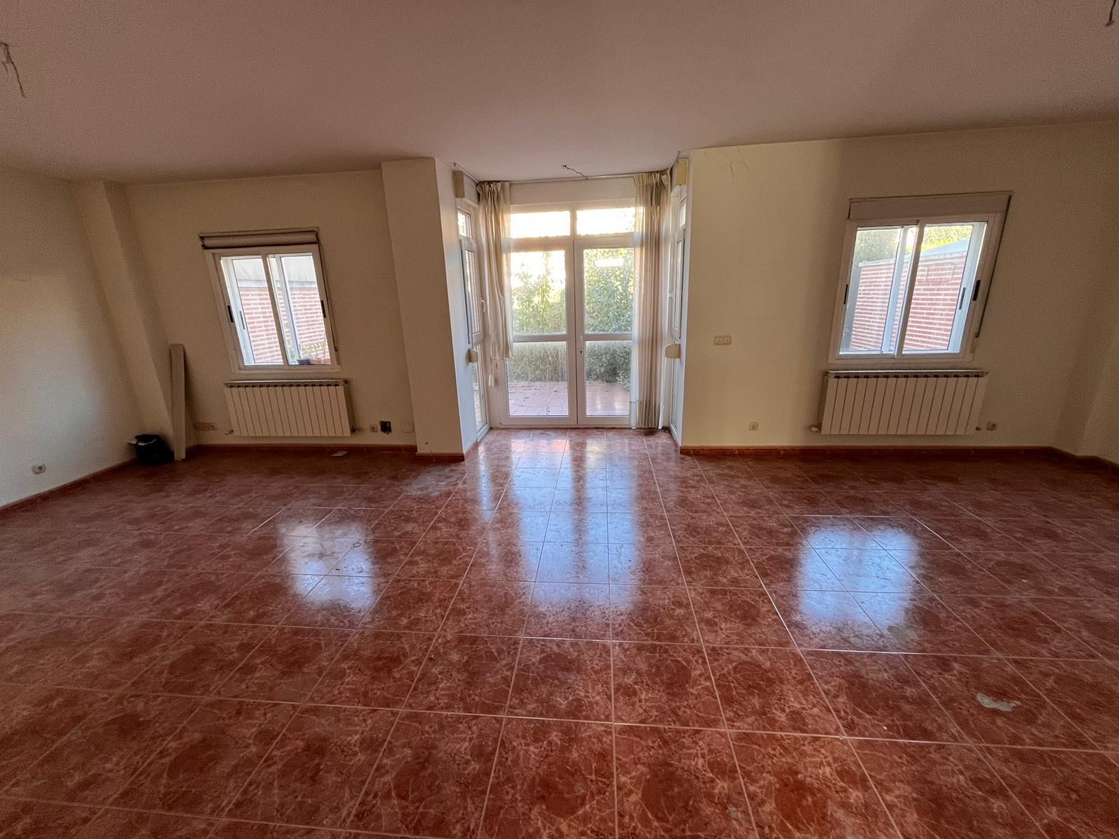 Sala d'estar de Casa o xalet en venda en Arroyo de la Encomienda amb Calefacció i Jardí privat