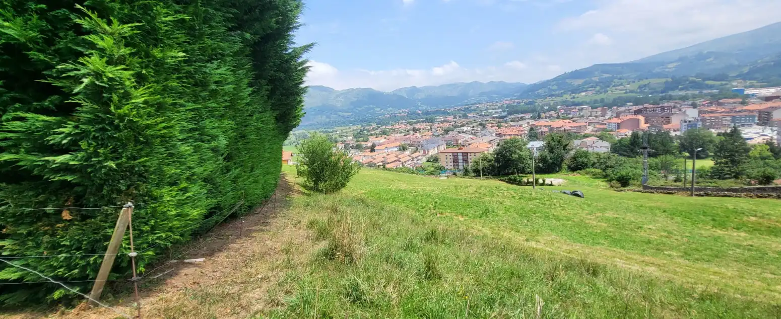 Casa o chalet en venta en Los Corrales de Buelna  con Jardín privado