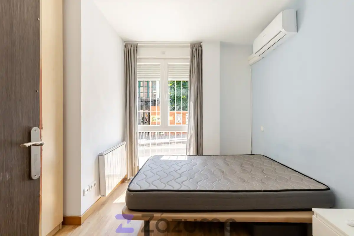 Bedroom of Flat for rent in Madrid  with Air Conditioner, Parquet flooring and Terrace