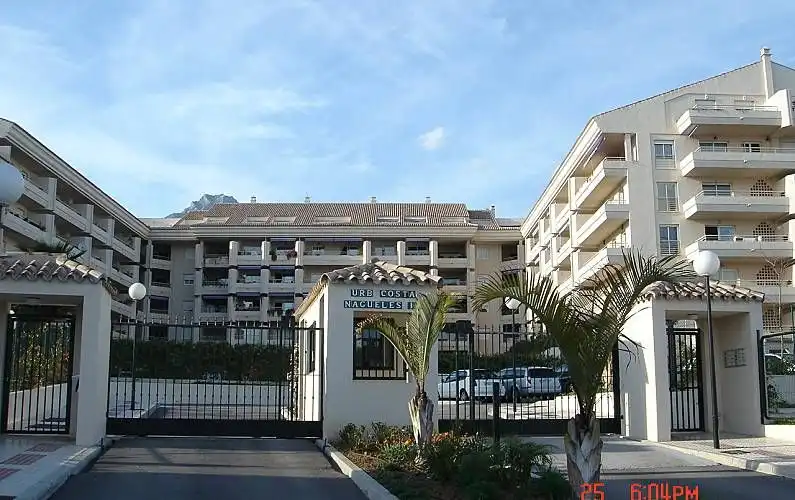 Vista exterior de Apartamento de alquiler en Marbella con Aire acondicionado, Calefacción y Jardín privado