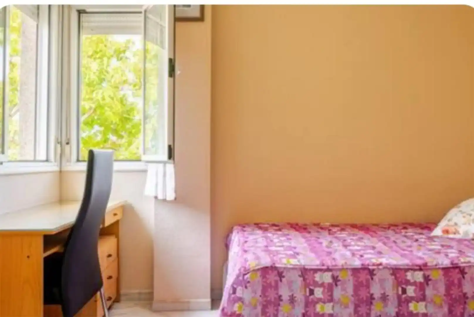 Dormitori de Pis per a compartir en Tomares amb Aire condicionat, Parquet i Moblat