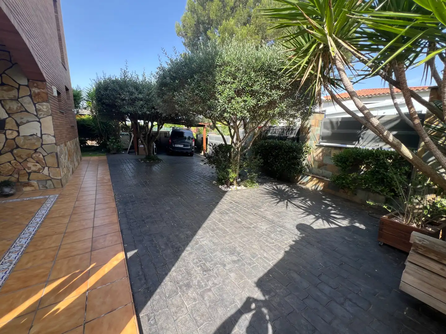 Aparcament de Casa o xalet en venda en La Roca del Vallès amb Aire condicionat, Calefacció i Jardí privat