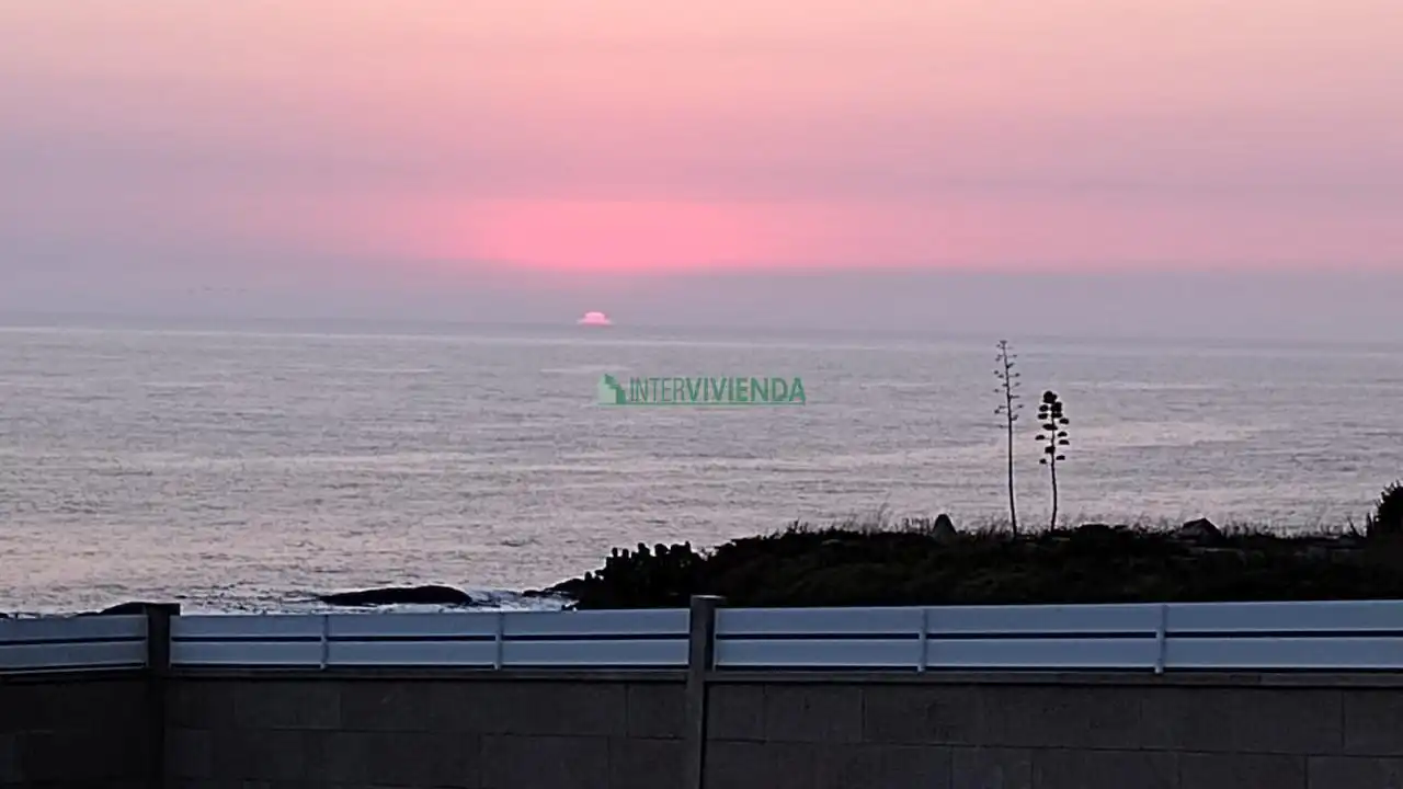 Vista exterior de Casa o xalet en venda en Oia amb Calefacció, Jardí privat i Traster