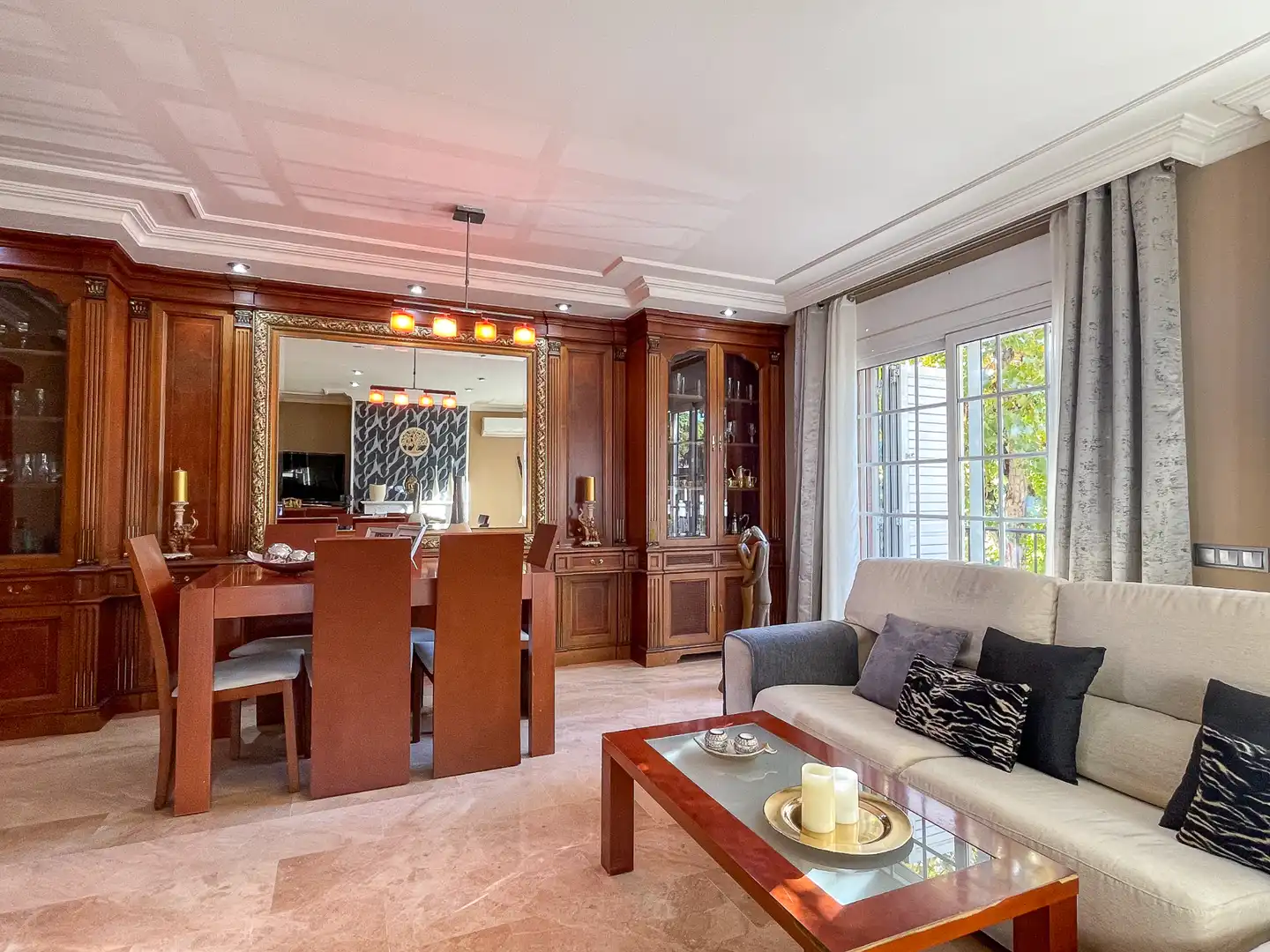 Sala de estar de Casa adosada en venta en Mataró con Aire acondicionado, Calefacción y Jardín privado