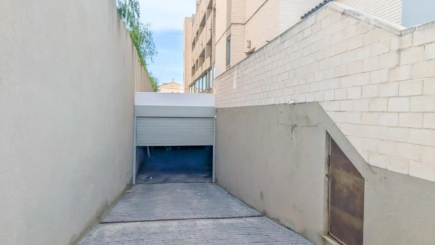 Parkplatz von Wohnung zum Verkauf in Santa Pola mit Klimaanlage, Terrasse und Schwimmbad
