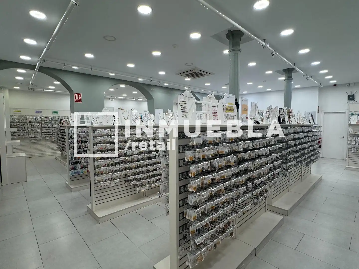Local comercial en traspaso en Banys Nous, imagen 5