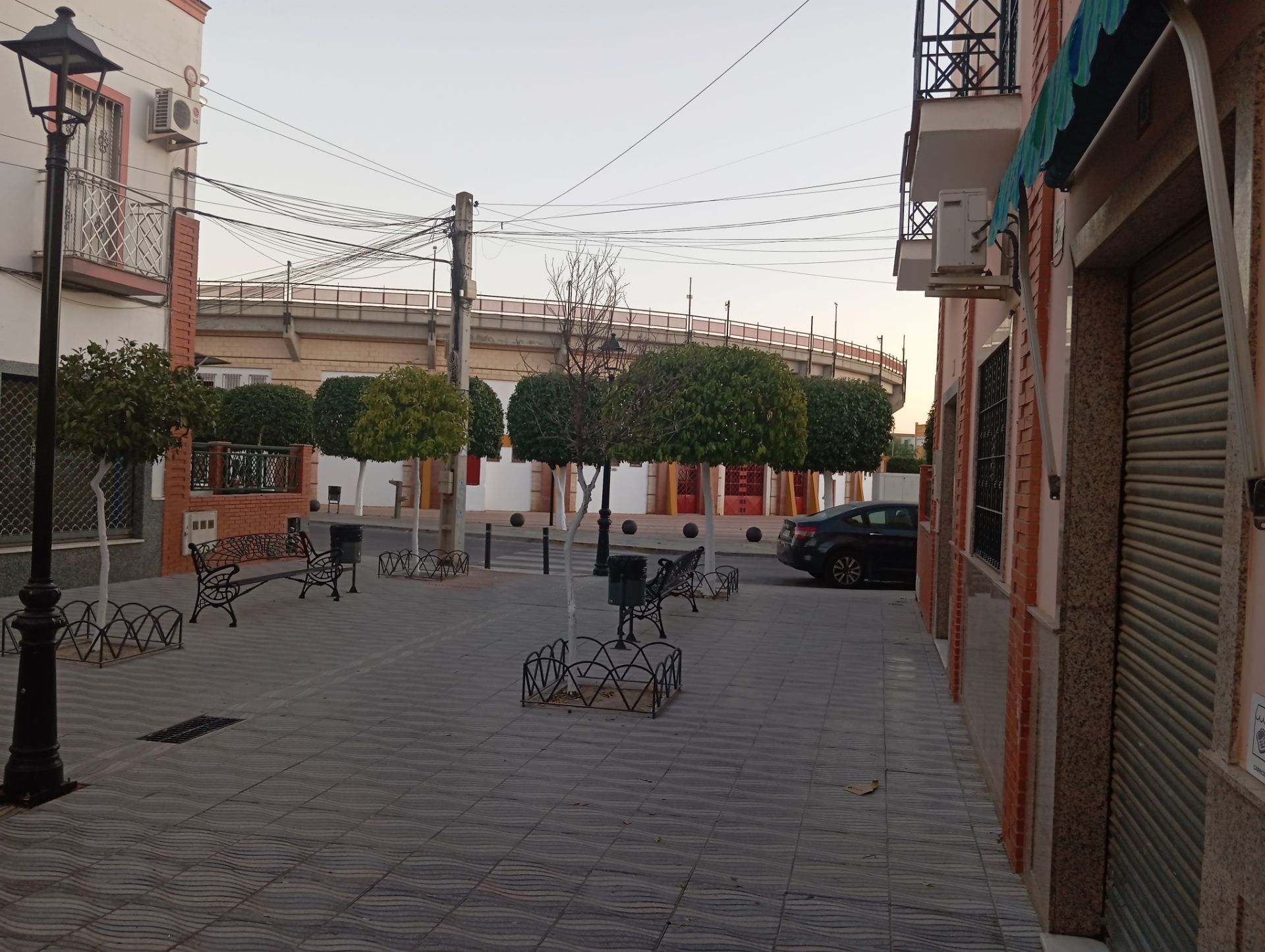 Vista exterior de Local en venda en La Algaba amb Aire condicionat, Calefacció i Moblat