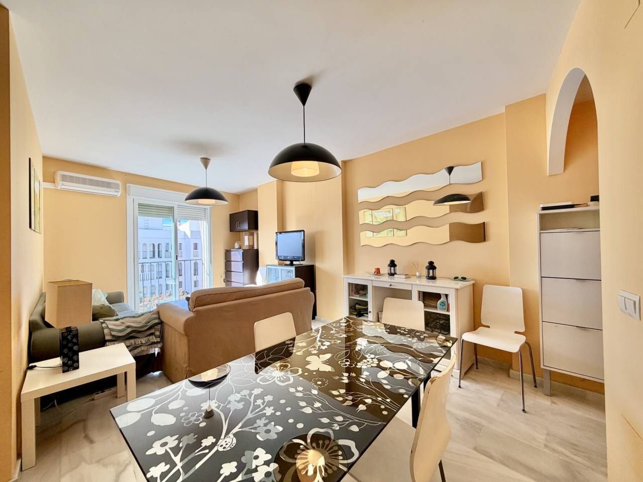 Sala d'estar de Pis en venda en Rincón de la Victoria amb Aire condicionat i Balcó