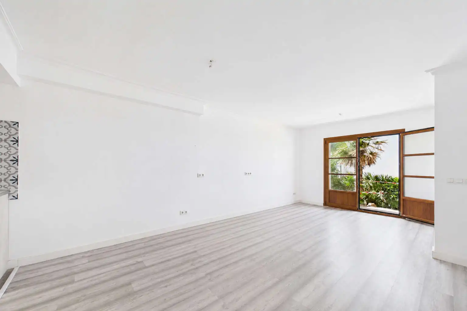 Sala d'estar de Casa adosada en venda en Capdepera amb Aire condicionat, Terrassa i Moblat