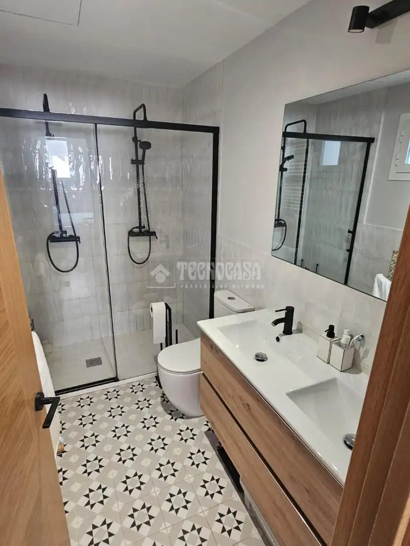 Badezimmer von Geschaftsraum zum Verkauf in Madrid mit Klimaanlage und Heizung